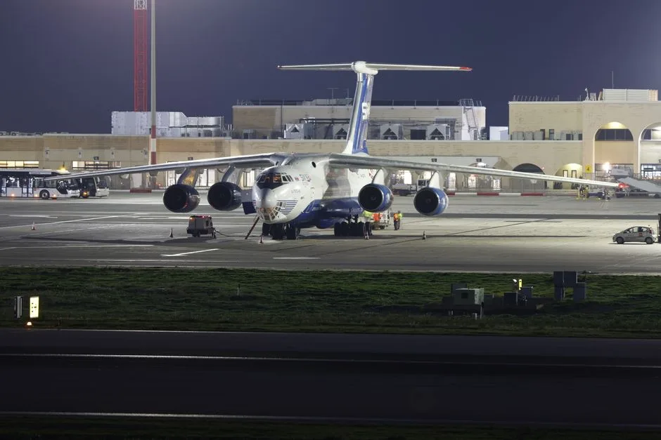 Haos pe aeroportul din Kuweit: Dronele provoacă panică și răniri