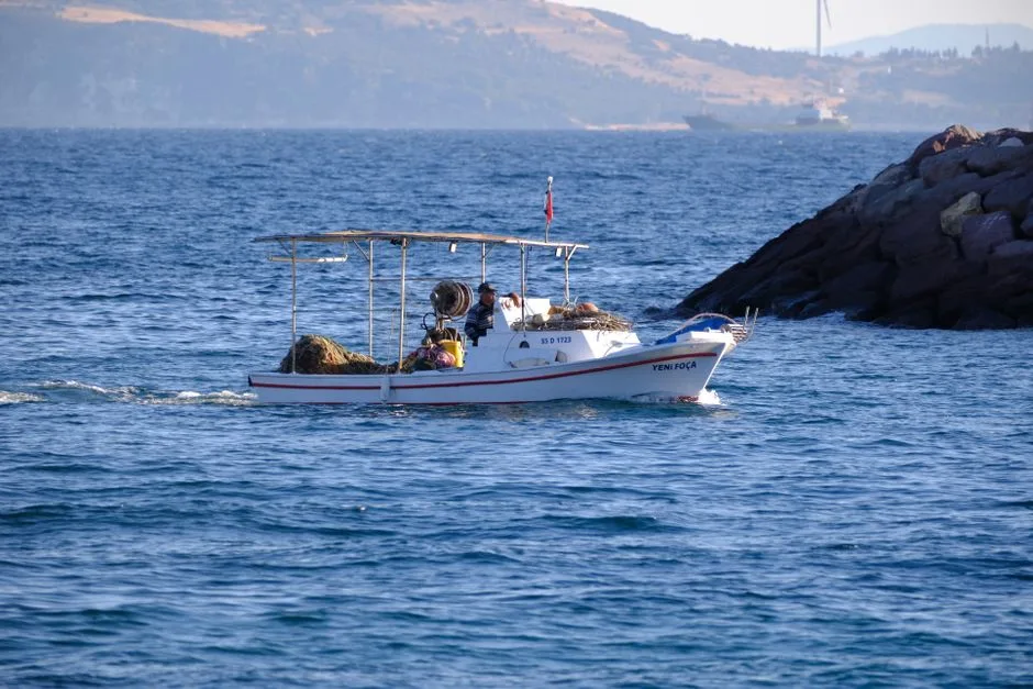 Nava de pescuit turcească scufundată în Marea Neagră: un incident tragic cu un mort și patru răniți