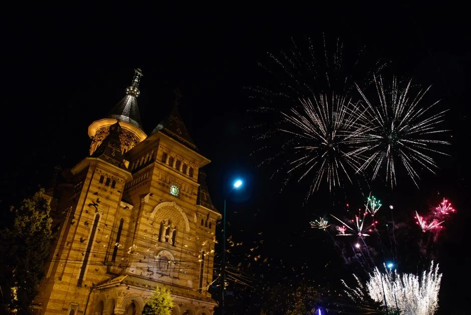 Inaugurarea unei biserici de lux în Argeș stârnește controverse și polemici