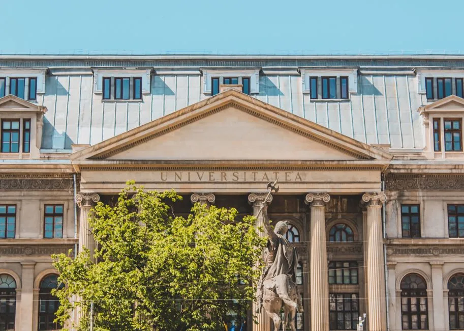 Universitatea fondată de Adrian Veștea, desființată după evaluări negative