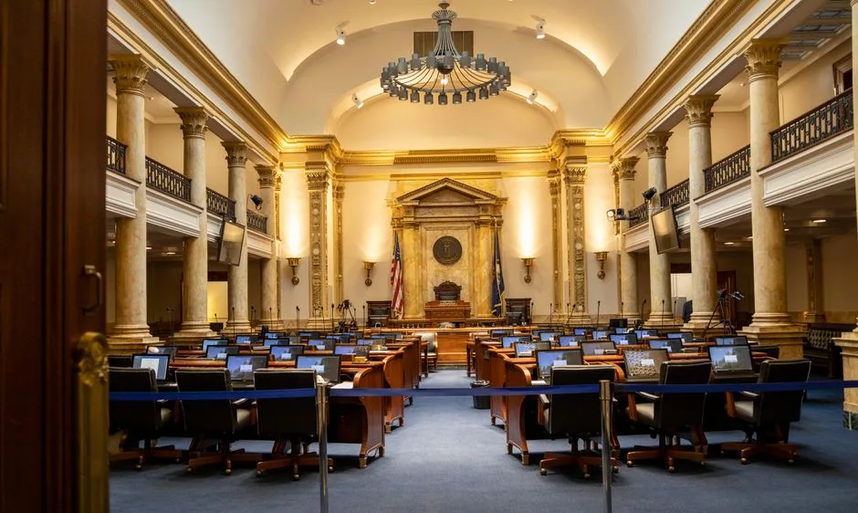 Răsturnare de situație în Parlament: Tensiuni între PSD și PNL în contextul votului pentru Guvernul Veștea