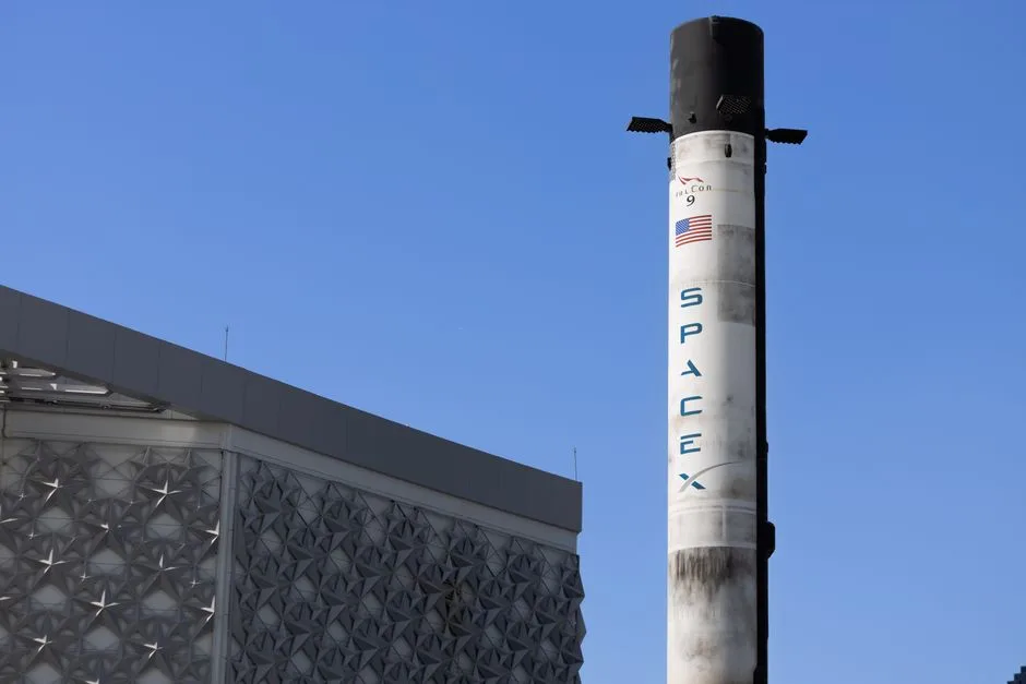 Elon Musk pierde titlul de trilionar după o cădere drastică a acțiunilor SpaceX și Tesla