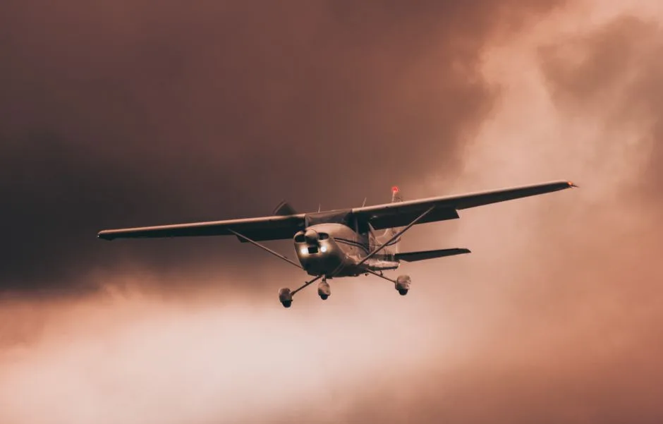 Incident Aviatic Dramatic în Beijing: Un Avion Mic S-a Izbit de Clădirea Cea Mai Înaltă a Capitalei Chineze