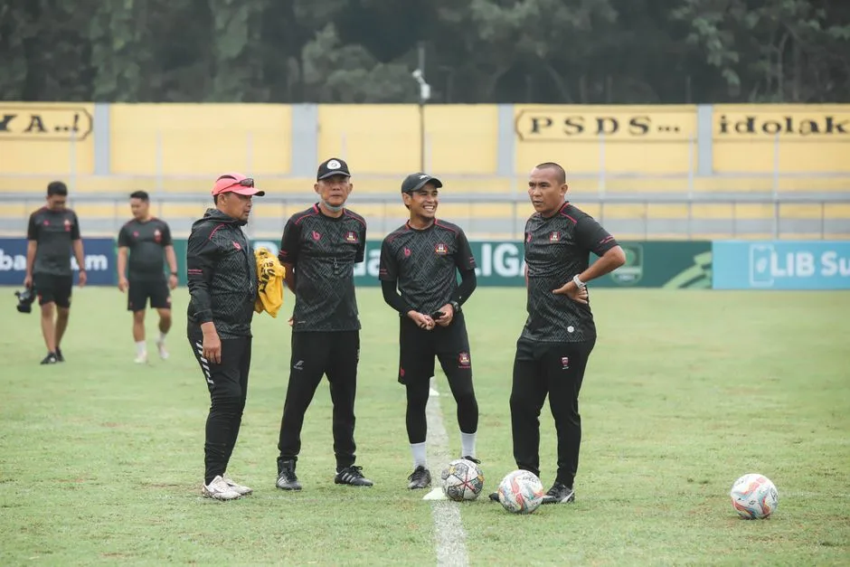 Un fotbalist îndoliat își aduce omagiu soției care a murit salvându-le fiica în urma cutremurelor devastatoare din Venezuela