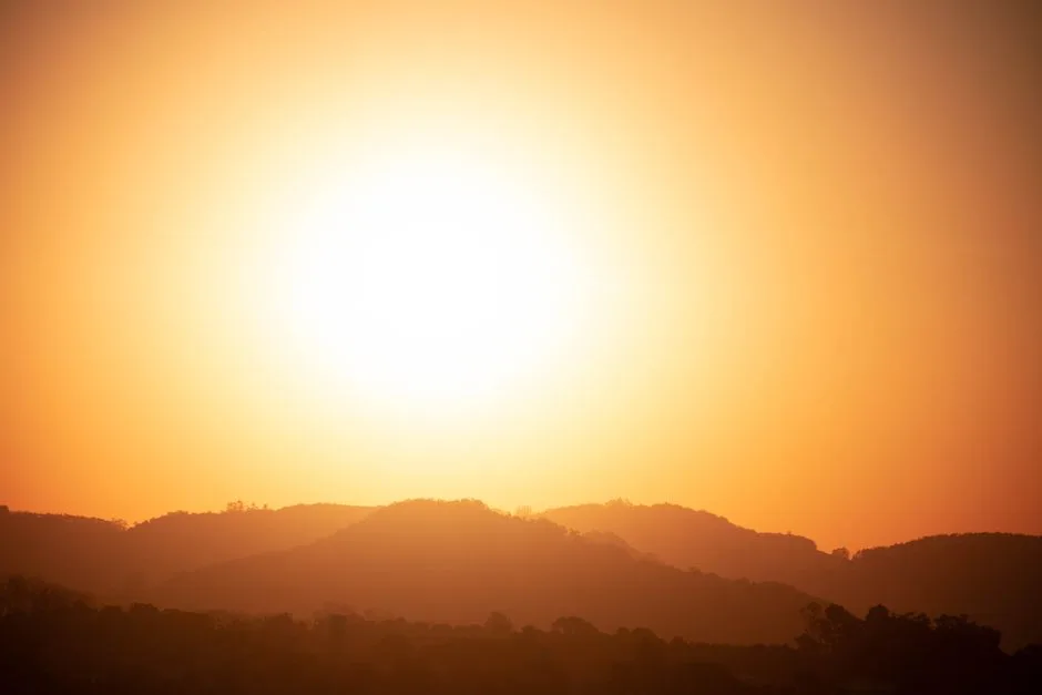 Canicula extremă se extinde în România: ANM anunță temperaturi record de până la 41°C