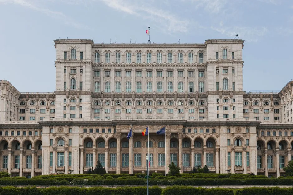 Parlamentul ungar adoptă modificări constituționale controversate în contextul unei crize politice