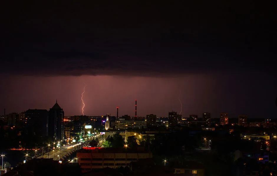 Canicula și furtunile amenință Argeșul: ANM emite avertizări severe