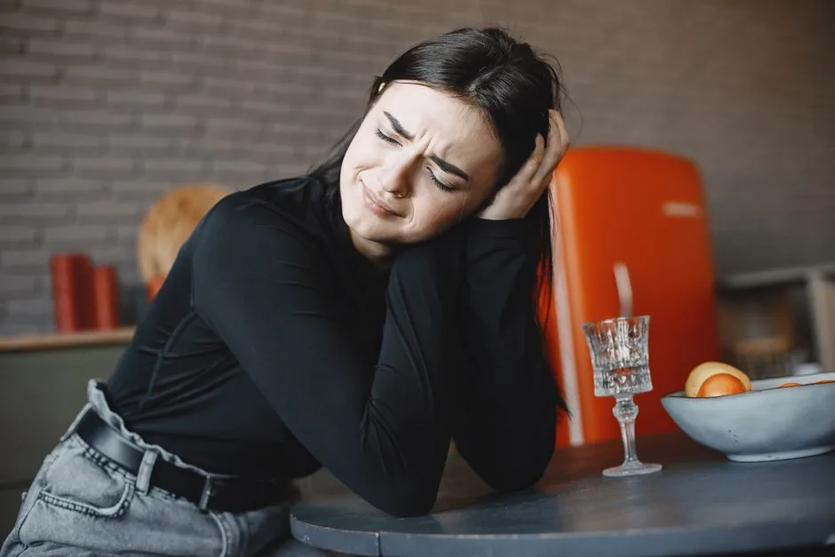 O femeie dispărută în apele unei viituri la Bușteni, zeci de mașini afectate pe drumurile din oraș