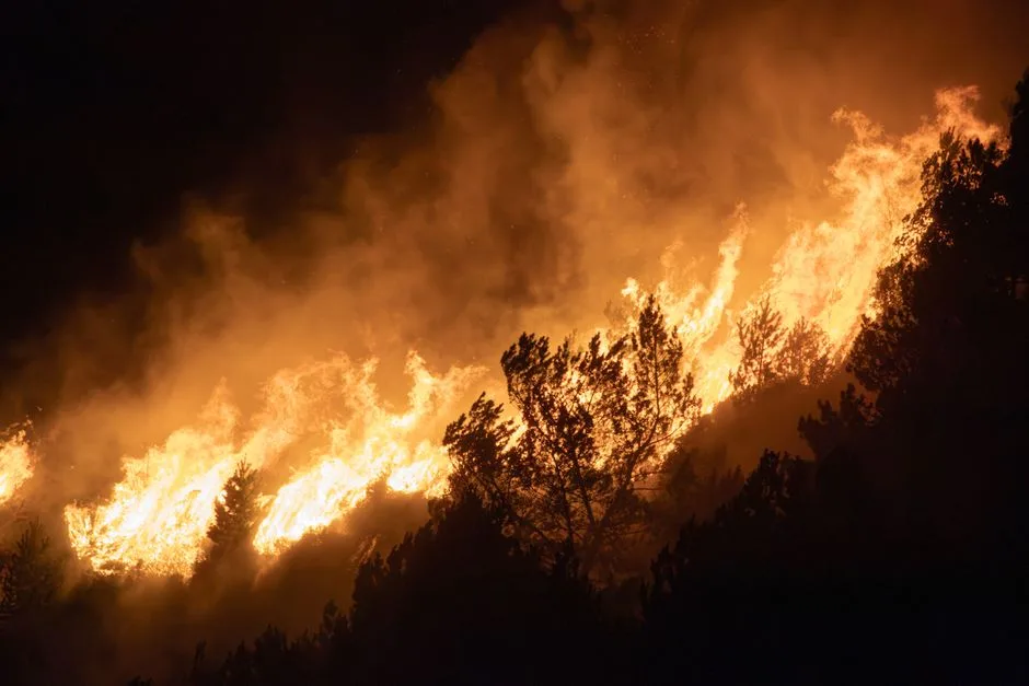 Incendiile devastatoare din Spania și Franța pun la încercare autoritățile europene