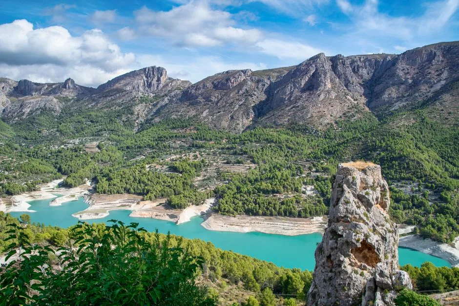 Spania intensifică măsurile de securitate la frontiera cu Ceuta în fața crizei migrației