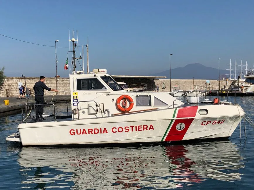 Intervenția marinăriei italiene asupra unui petrolier rus: un pas semnificativ în lupta împotriva flotei-fantomă