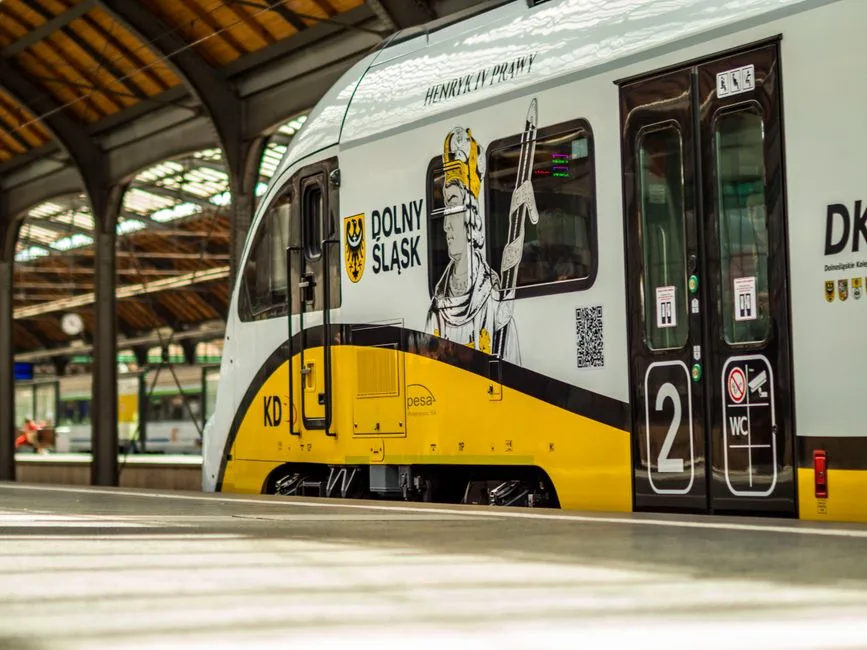 Noul tren PESA, întârzieri și neplăceri: pasagerii cer îmbunătățiri urgente