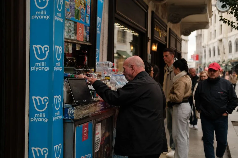 Premii LOTO: Trei câștigători norocoși din Argeș își schimbă viețile