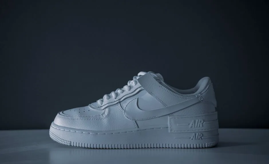 Ieșirea Nike din elita bursieră: o analiză a prăbușirii acțiunilor