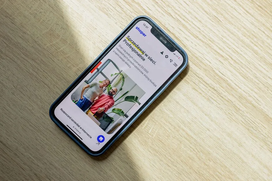 Inovație pe piața smartphone-urilor: Huawei și Xiaomi lansează telefoane pliabile cu prețuri record