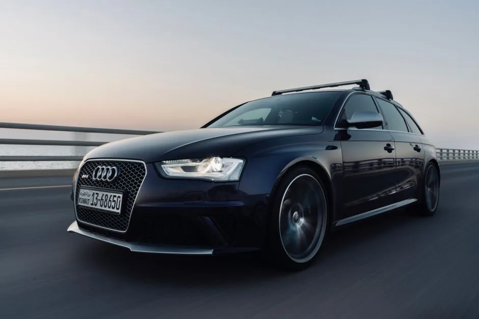 Un Audi RS4 uitat în garaj devine o comoară pe patru roți