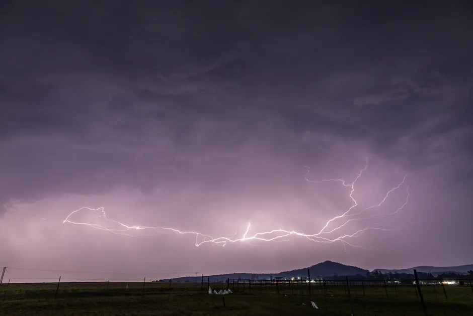 Fenomen meteorologic extrem în România: Ploi, furtuni și vânt puternic în weekend