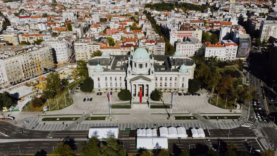Revocarea referendumului propus de AUR: O analiză a voinței populare și a politicii românești