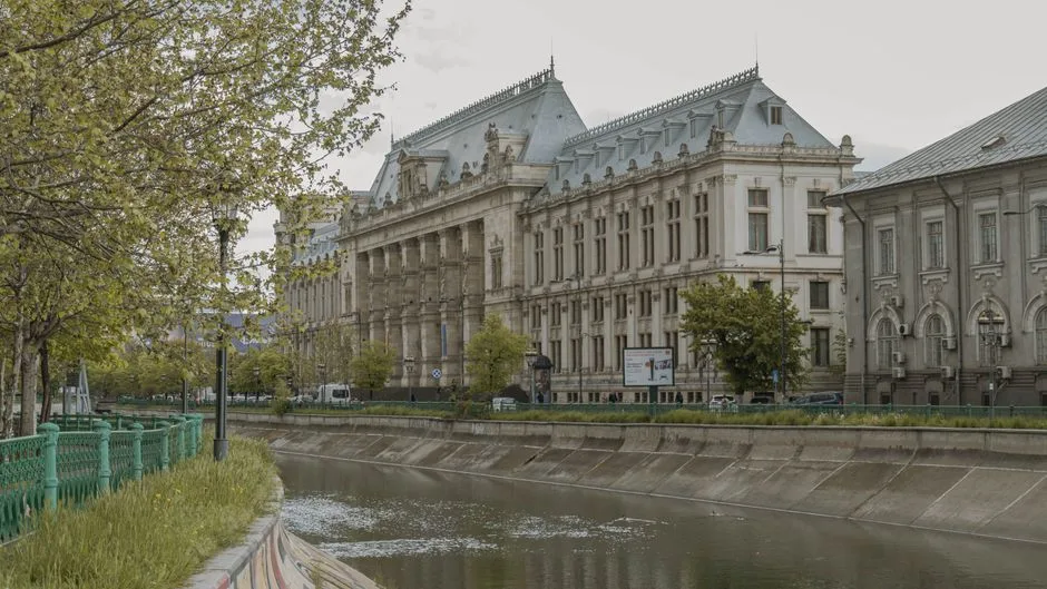 Guvernul Ciolacu a intervenit în Fondul de urgență pentru a remedia deficitul de la pensii