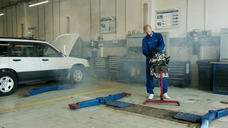 Scumpirea motorinei afectează din nou șoferii români: analize regionale și perspective de viitor