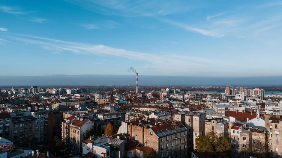 Programul de stocare a energiei în baterii: O soluție pentru scăderea prețurilor pe piața energetică