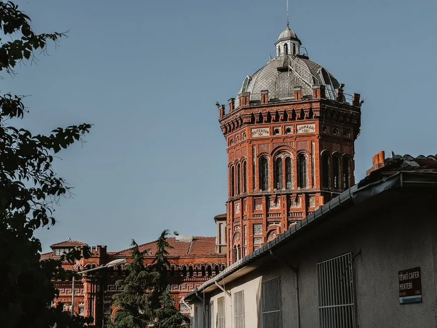Guvernul Mureșan, în criză: Votul de încredere eșuat și perspectivele politice