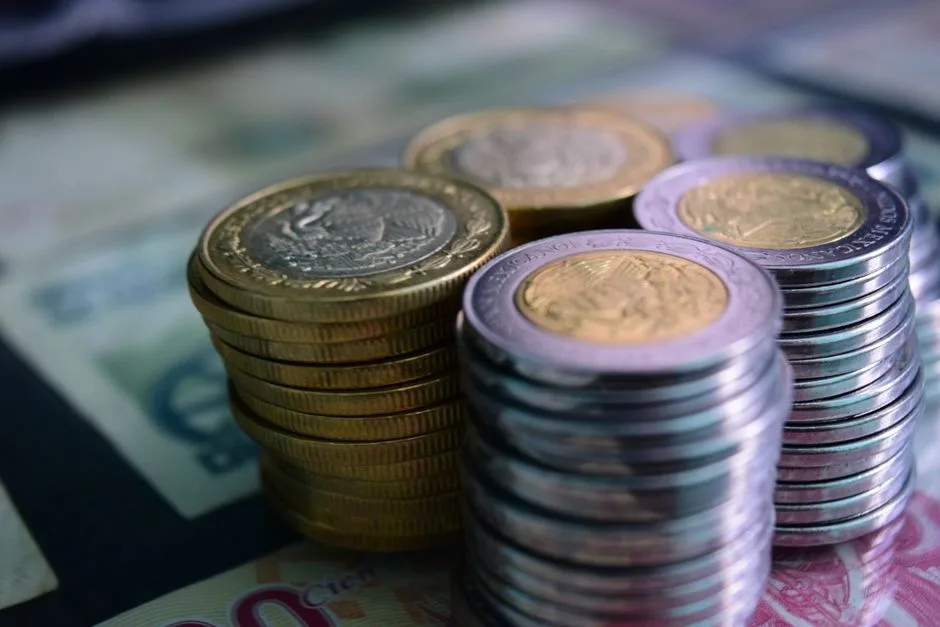 România se menține în zona de investiții, dar semnalele de alarmă persistă
