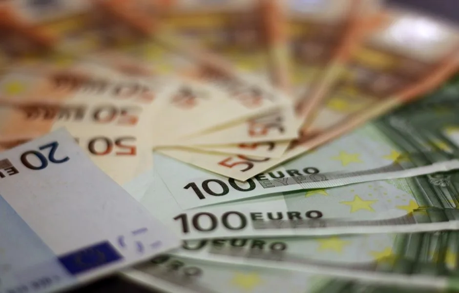 Peste 2,24 milioane de euro așteaptă la Loto 6/49 pentru tragerea de duminică
