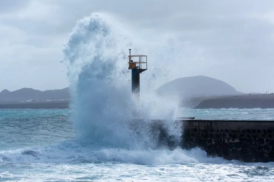 Alertă maritimă în Marea Neagră: navă cargo abandonată după atacul cu dronă la Odesa