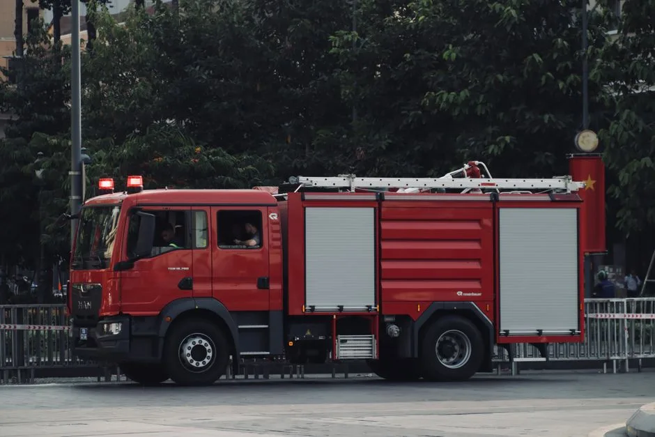 Incendiu de proporții pe Marea Neagră: Un petrolier din flota fantomă a Rusiei, lovit de drone, a fost cuprins de flăcări