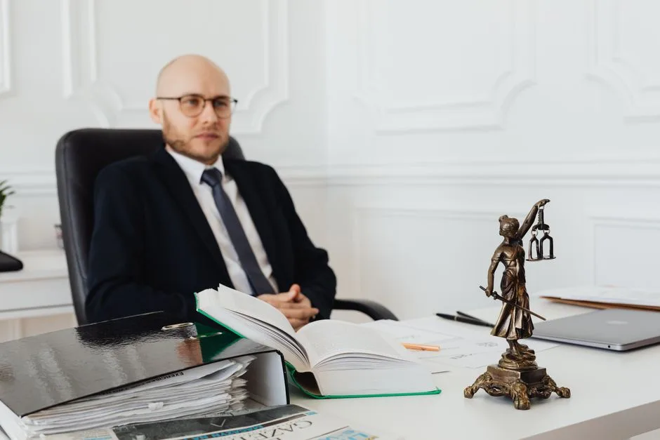 Călcând pe urmele contradicțiilor: PSD și privatizările anunțate în programul de guvernare