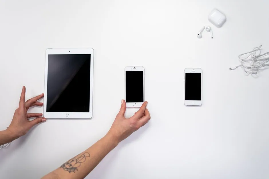 Lucrul de pe mobil: iPhone Duo, alternativa eficientă la laptopuri