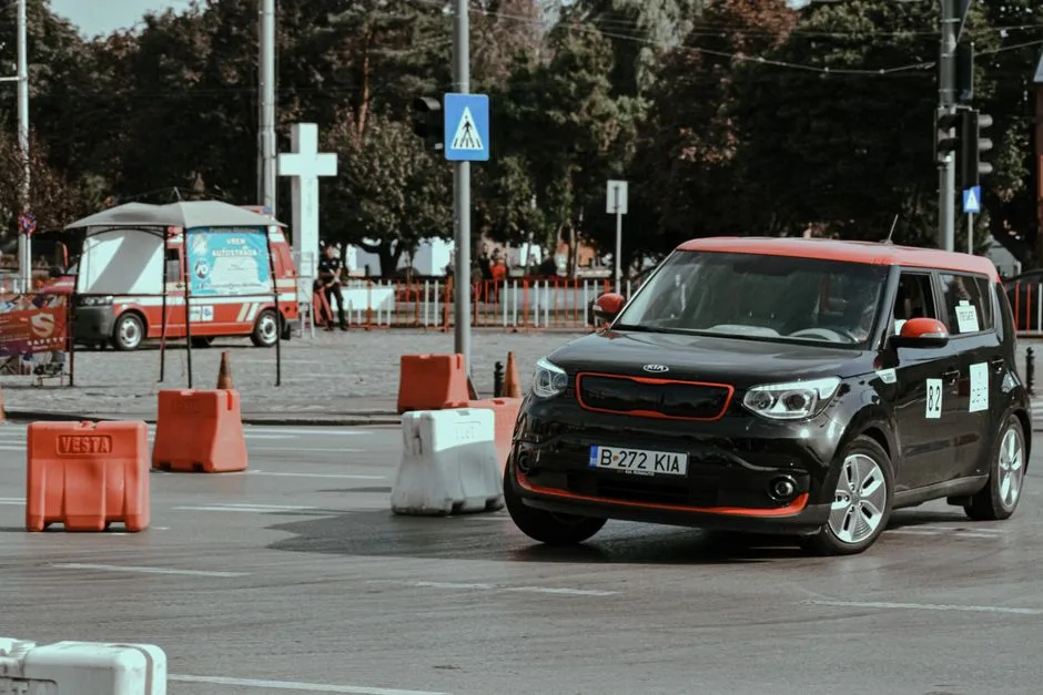 O revoluție în mobilitatea electrică: o mașină electrică a parcurs 1.200 de kilometri cu o singură încărcare
