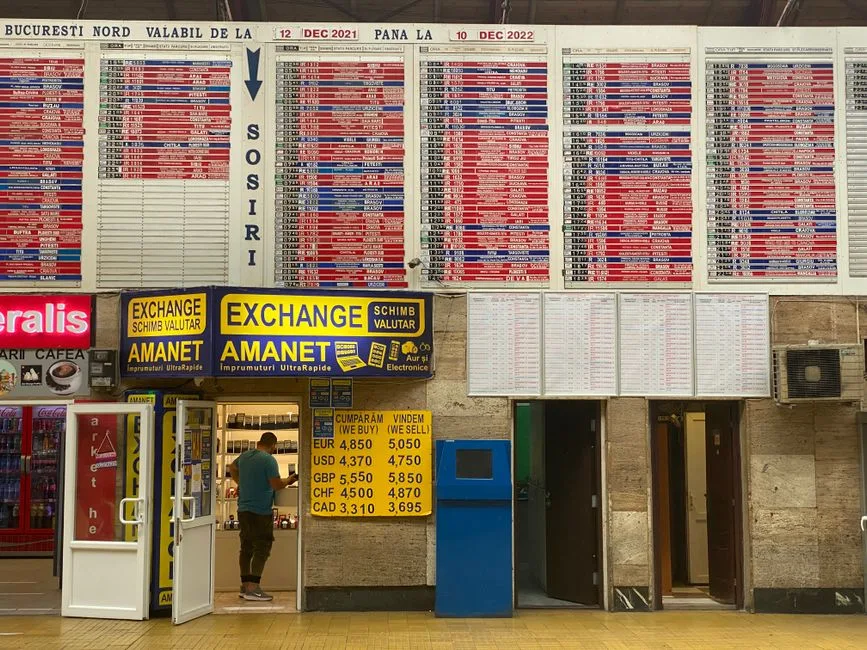 Cursul valutar BNR: Euro în ascensiune, dolarul și lira continuă să crească