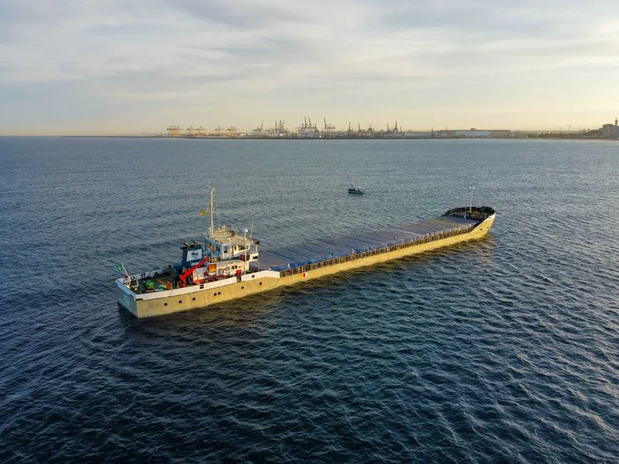 Nava care transporta substanțe periculoase s-a scufundat în Marea Neagră după atacul cu drone