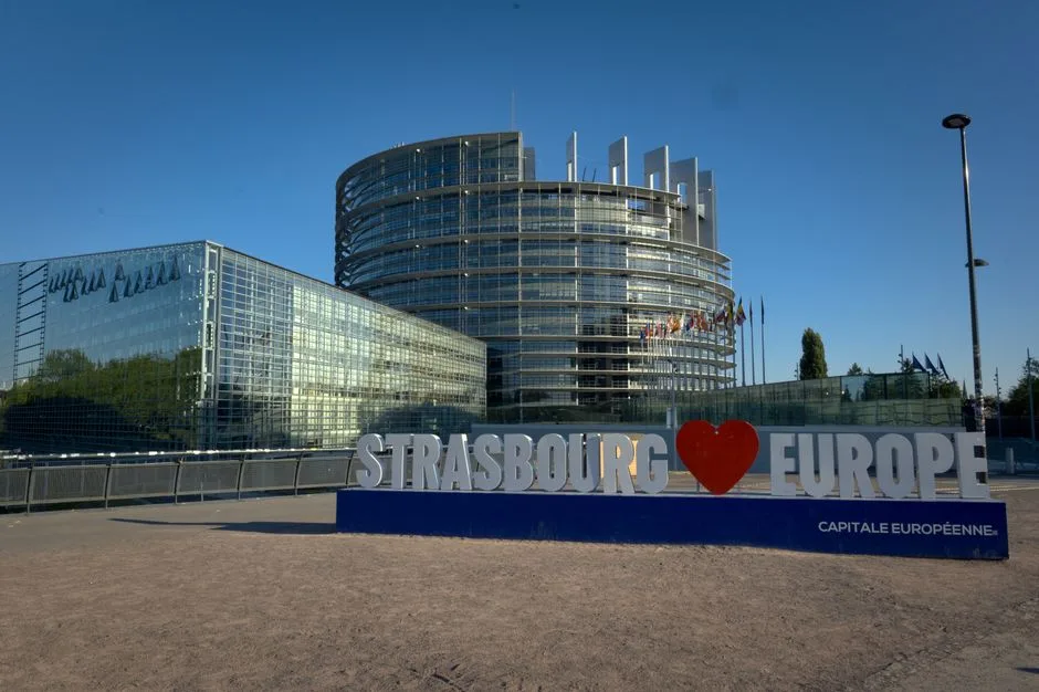 Criza politică din Polonia: Tensiuni crescute după demiterea șefului Curții Constituționale