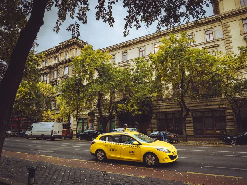 Dispariția taxei de 25 de lei pe coletele din afară: O veste bună pentru consumatorii români