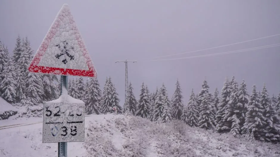Coduri de avertizare meteorologică: Ploi abundente și ninsori în Argeș și alte județe