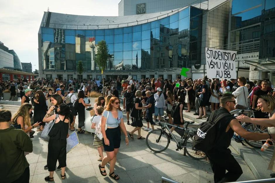 Protestele tinerilor din Europa: o reacție comună la provocările contemporane